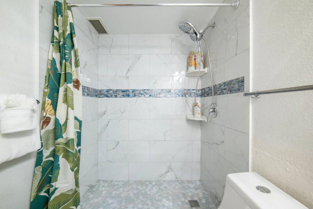 Maui Oceanfront Haven: Beachside Retreat with Turtle & Whale Watching Wailuku Exterior photo